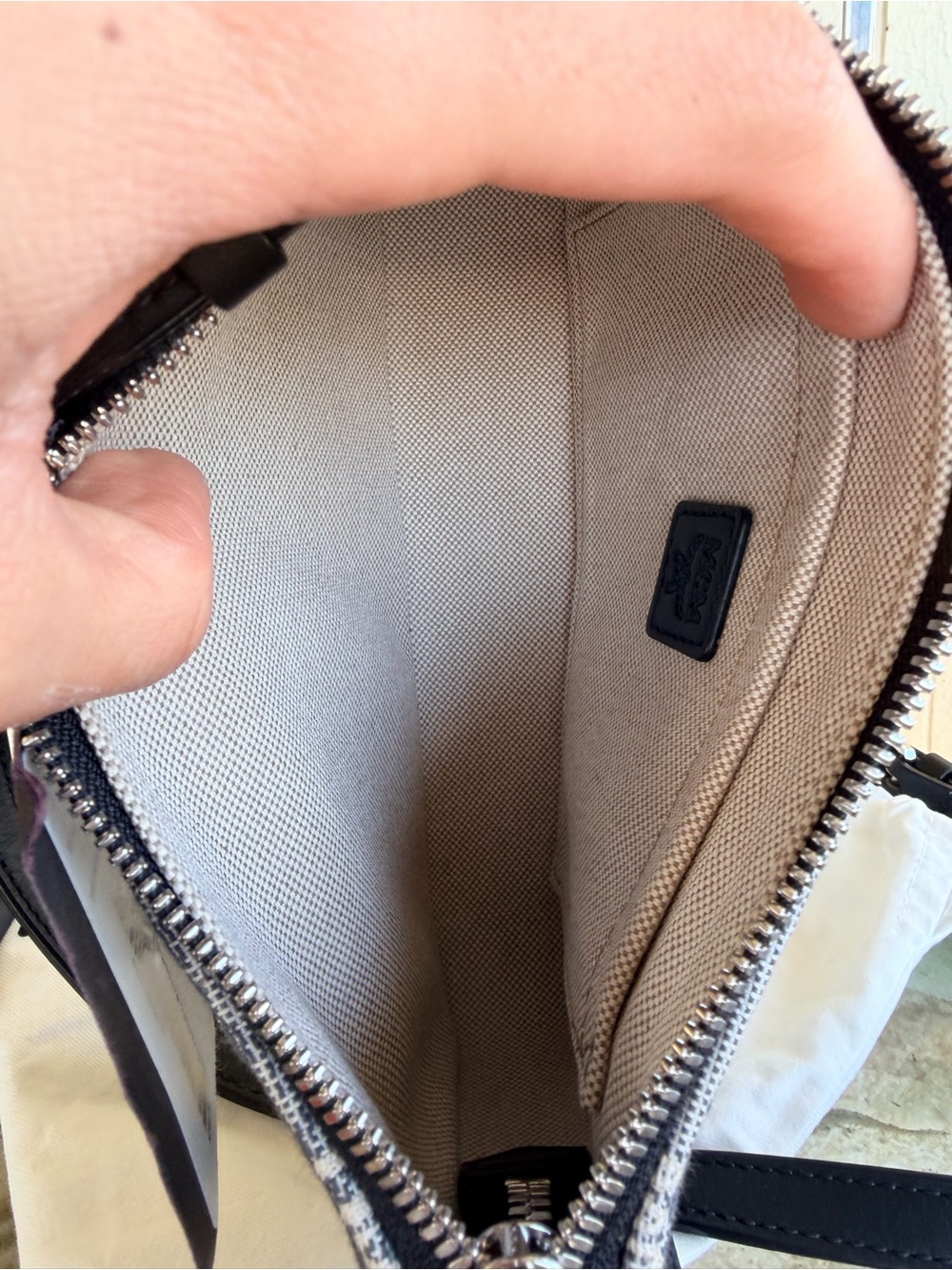 Like 🆕 MCM Crossbody bag💝 - Picture 13 of 14